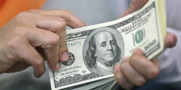 Cum va zdruncina dolarul băncile ruseşti